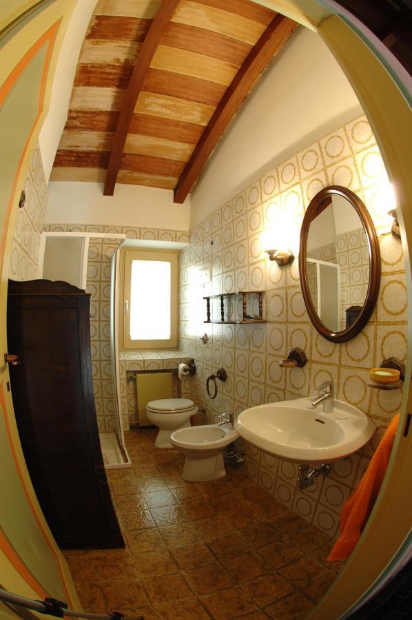 Mirabilia Bed & Breakfast Adrara San Rocco Exterior photo